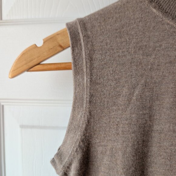 Knit Sleeveless Turtlenack - Picture 3 of 7